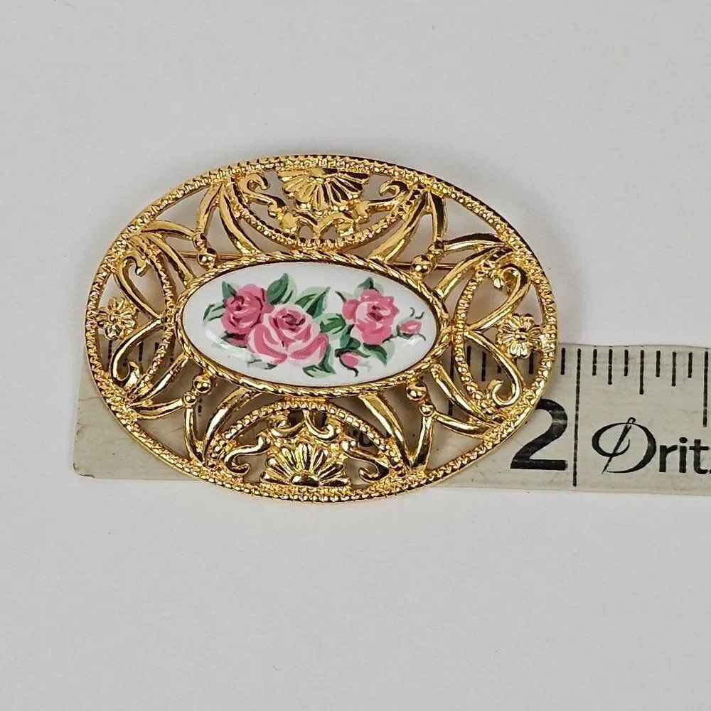 Avon Vintage 90s Porcelain Rose Flowers Gold‎ Tone Filigree Oval Brooch Pin